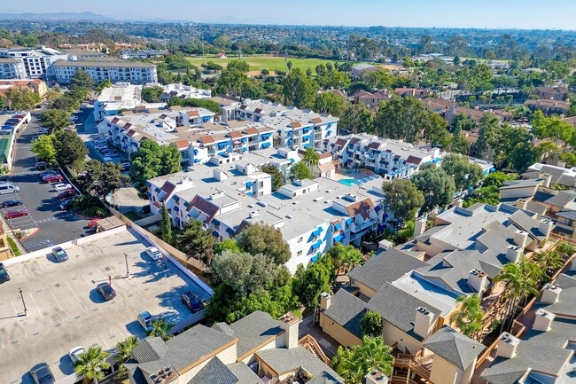 Building Photo - La Jolla Pines- Move In Special Top Level 2 Bed/2 Ba Available Now!!
