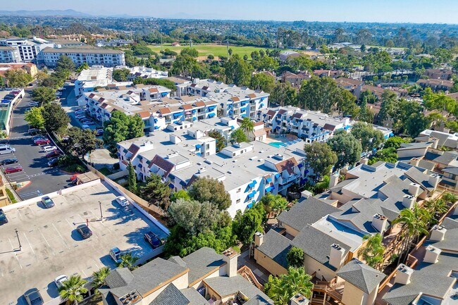 Building Photo - La Jolla Pines- Top Level 2 Bed/2 Ba Available Now!!