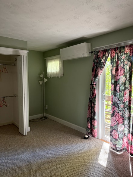 Master Bedroom - 526 East Ave