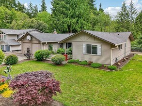 Building Photo - Spacious 3 Bedroom Home In Mountlake Terra...
