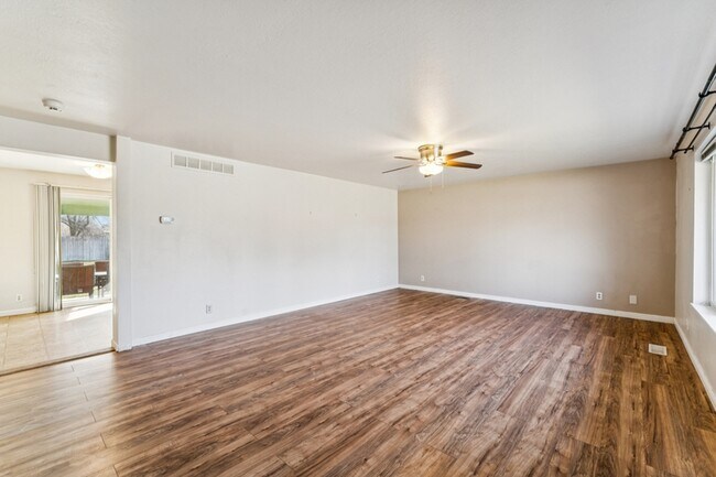 Building Photo - 420 S Five Mile Rd