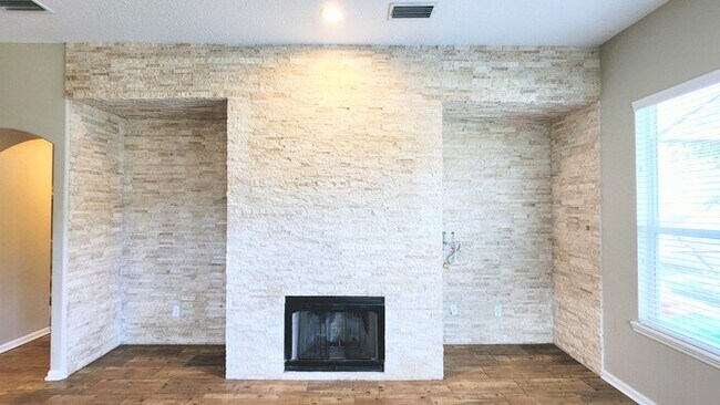 Building Photo - Luxurious 5-Bedroom Retreat with Private Pool in Ponte Vedra Beach