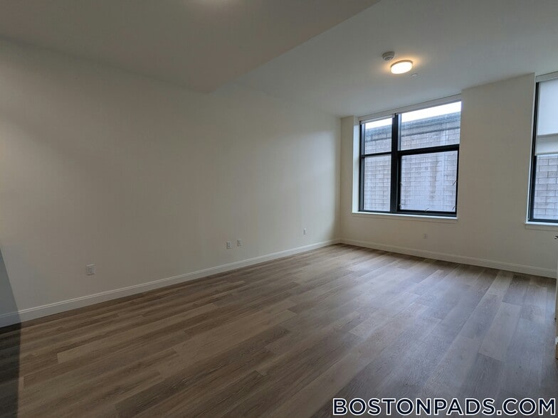 Building Photo - 1079 Commonwealth Ave