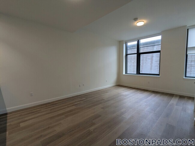 Building Photo - 1079 Commonwealth Ave