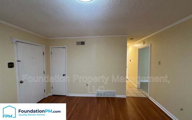 Building Photo - 2621 Derbyshire Ave