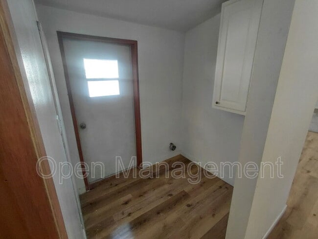 Building Photo - 301 Mantle Ave