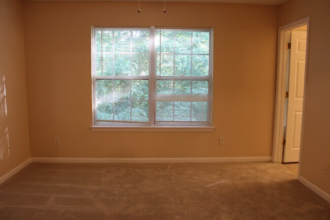 Building Photo - 230 Black Bird Ct