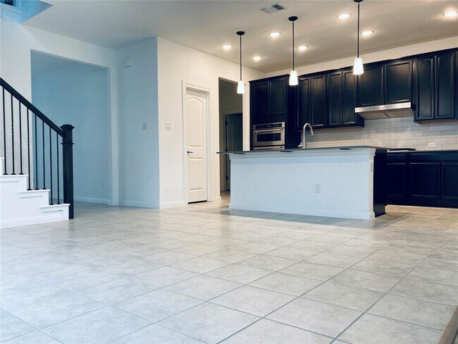 Building Photo - 110 White Aster Ct