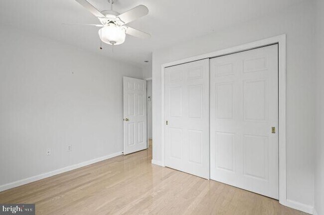 Building Photo - 262 Crescent Dr