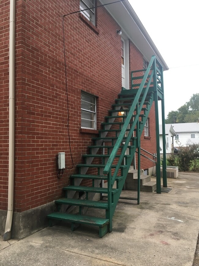 Building Photo - 107 E Adair St