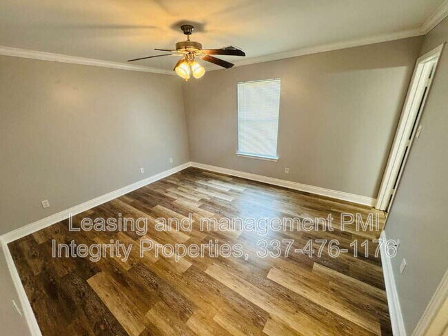Building Photo - 127 Country Living Dr