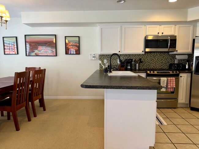 Building Photo - Townhouse within Walking Distance of Downtown Sugarhouse