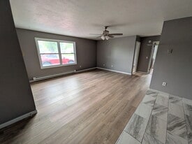 Building Photo - 5084 North Rd