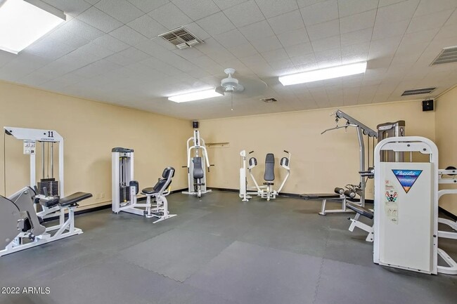 Building Photo - Beautiful 55+ Ahwatukee neighborhood spaci...
