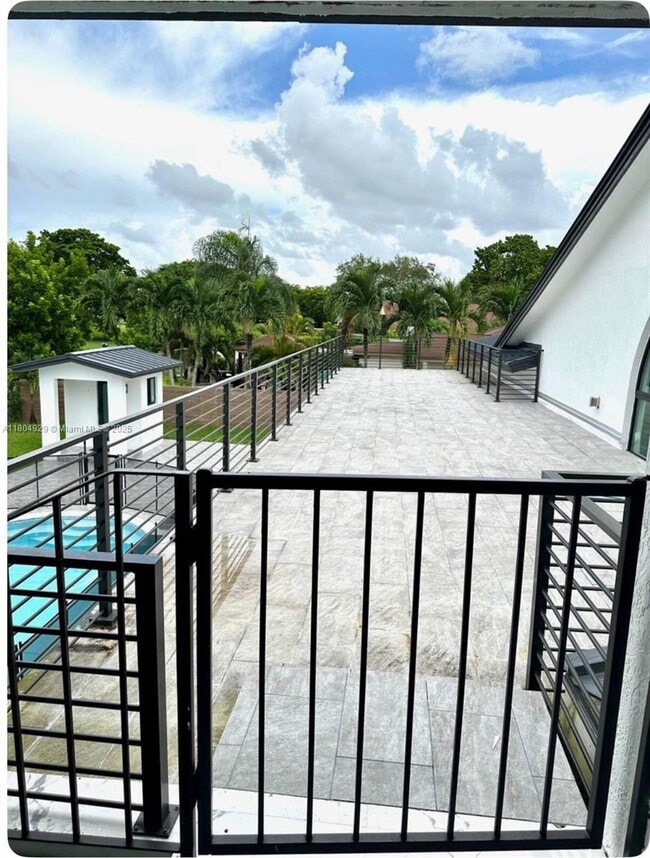 Building Photo - 9410 E Calusa Club Dr