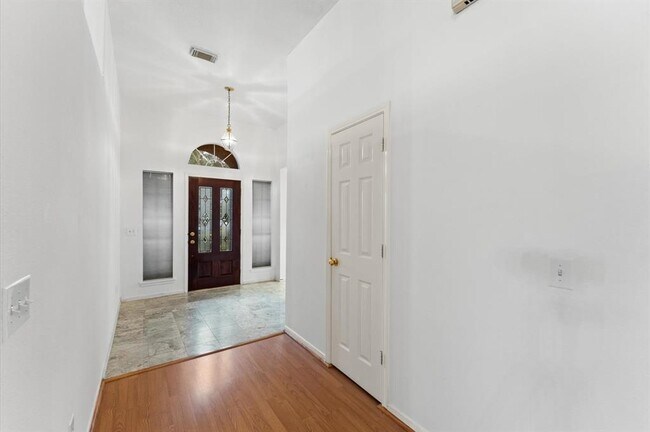 Building Photo - 12214 Elk Meadow Dr