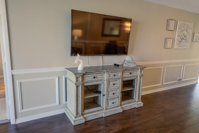 Building Photo - 4725 Lucerne Lakes Blvd E