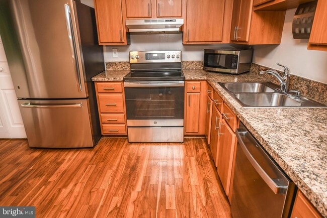 Building Photo - 10231 Millstream Dr