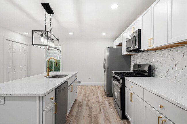 Building Photo - Gorgeous 3 bedroom home in Verona available now!