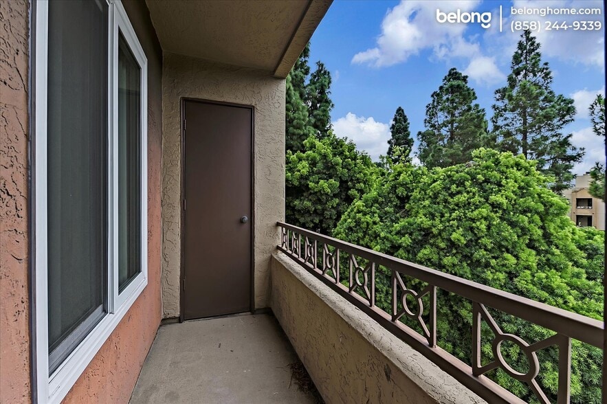 Building Photo - 8889 Caminito Plaza Centro