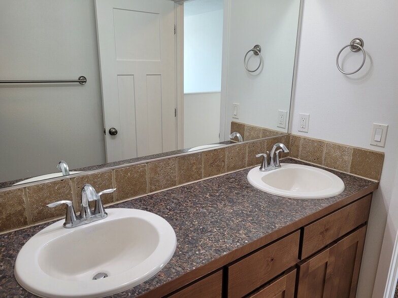 Building Photo - 2470 Herrington Way