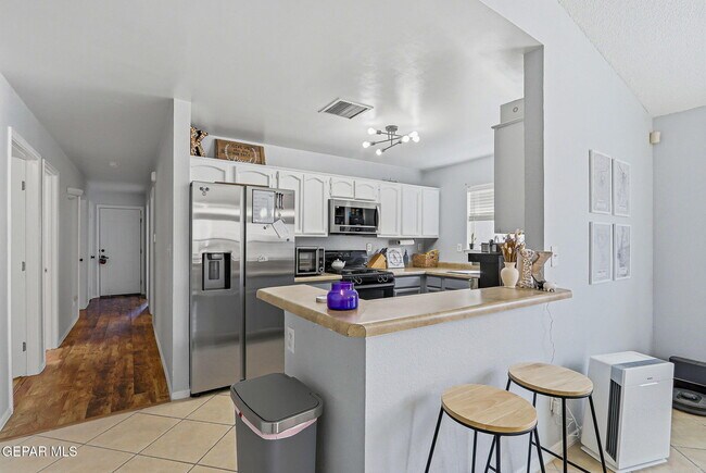 Building Photo - 14181 Tierra Halcon Dr