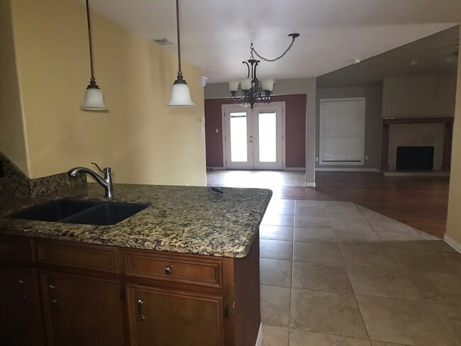 Building Photo - 3Bed/2Bath In Cimarron now Available!