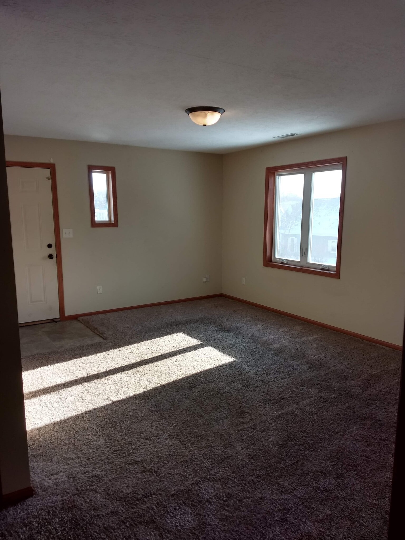 Building Photo - 15 W Cedar St