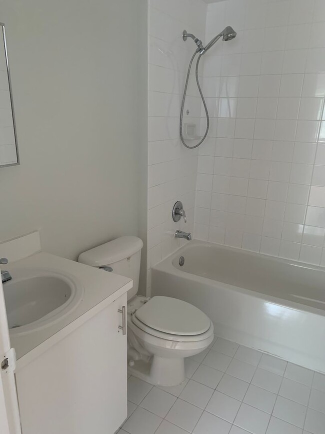 Building Photo - 3221 Sabal Palm Manor