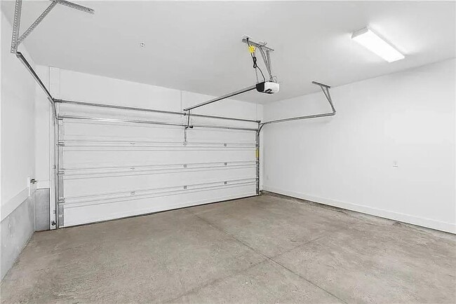 Building Photo - 166 Redbud Rd