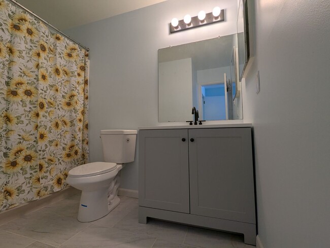 Master Bathroom - 3229 Brookline Rd