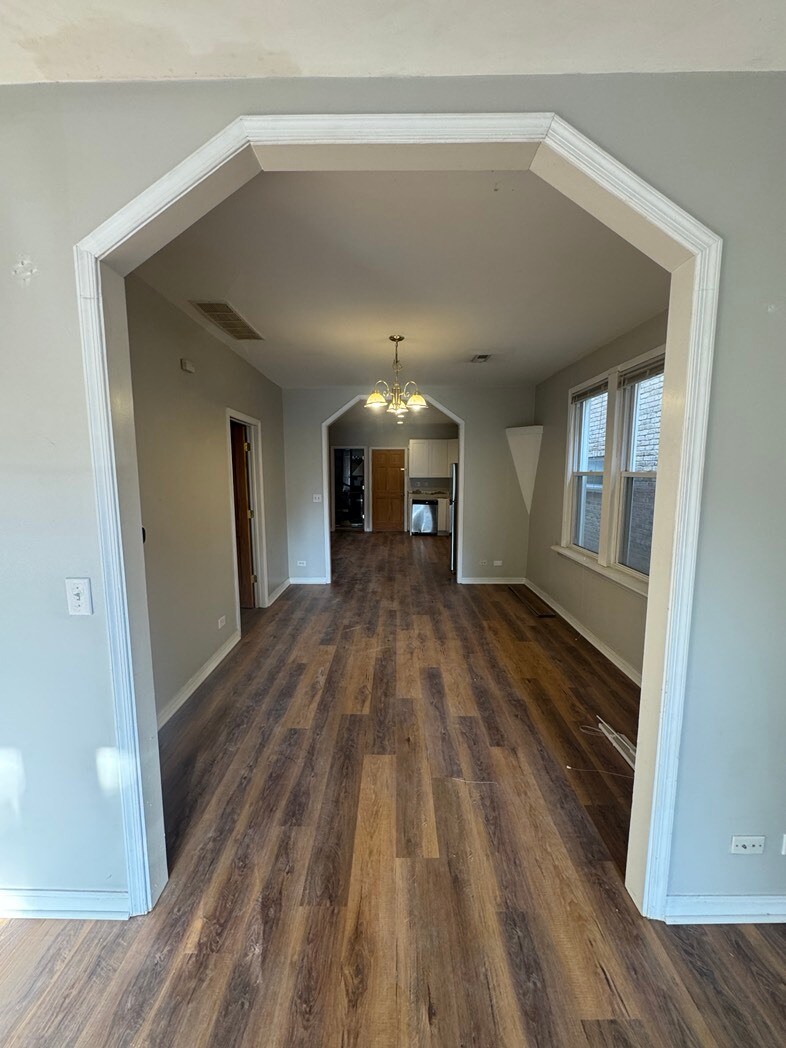 Living Room - 3047 N Troy St
