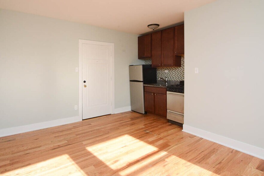 Building Photo - 4349 N Damen