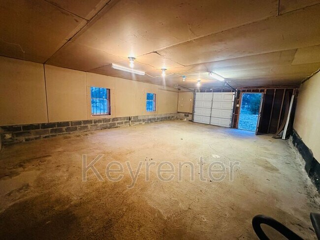 Building Photo - 4720 Meredith Rd