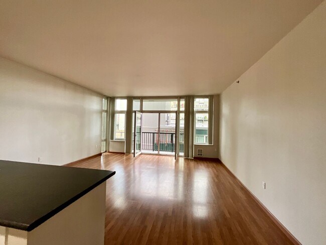Building Photo - Urban 1-Bedroom Apartment in Downtown Seattle