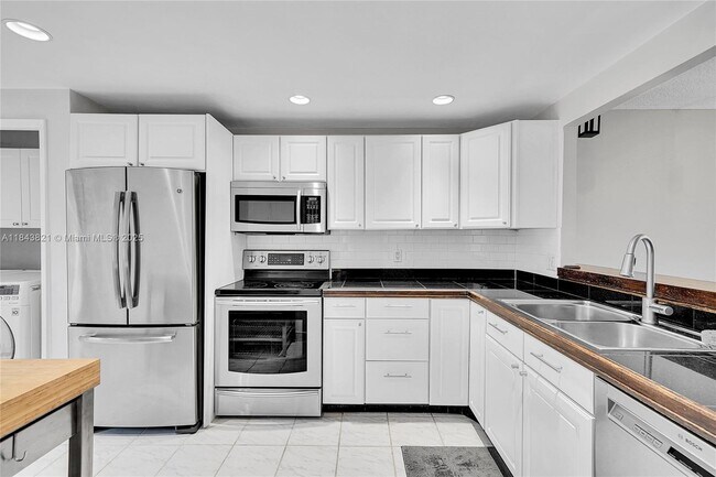 Building Photo - 3151 N Course Ln