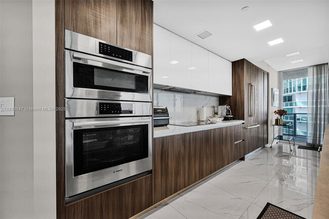 Building Photo - 488 NE 18th St