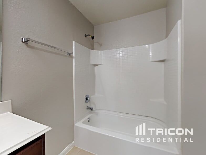 Building Photo - 22715 Bauer Sky Dr