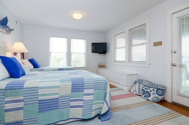 Building Photo - 8 Sunset Ave