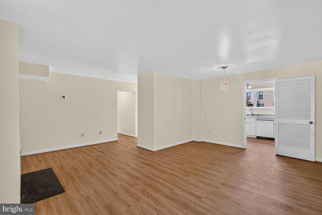 Building Photo - 2747 31st Pl NE