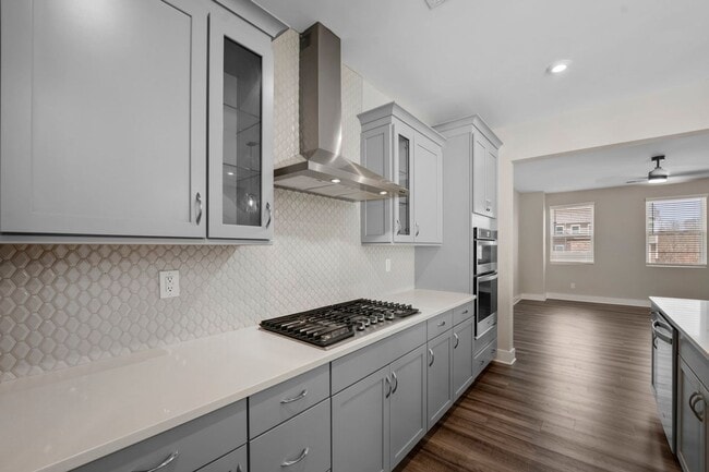 Building Photo - Gorgeous Aria at the Park 3 Bedroom Townhouse!