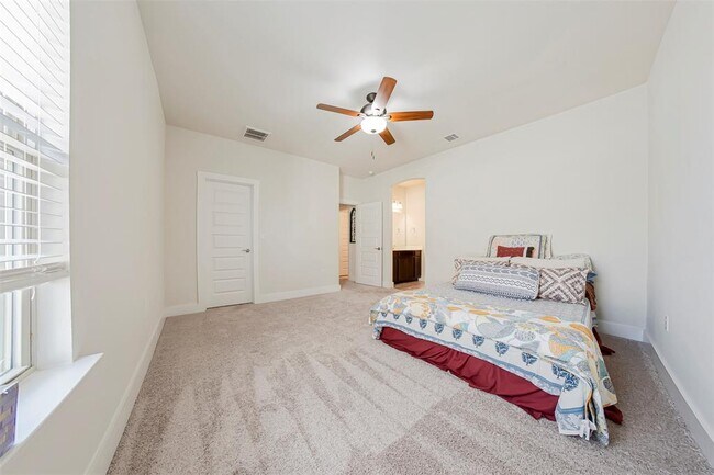 Building Photo - 9113 Finley Mae Way