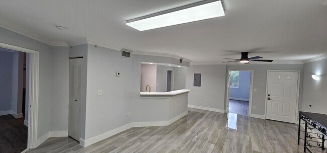 Building Photo - 400 Scotia Dr