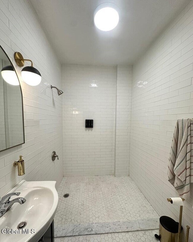 Building Photo - 51 Elm St