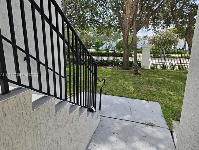 Building Photo - 207 Villa Cir