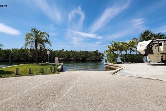 Building Photo - 10851 S Ocean Dr