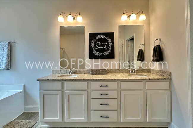 Building Photo - 8090 Silver Maple Dr