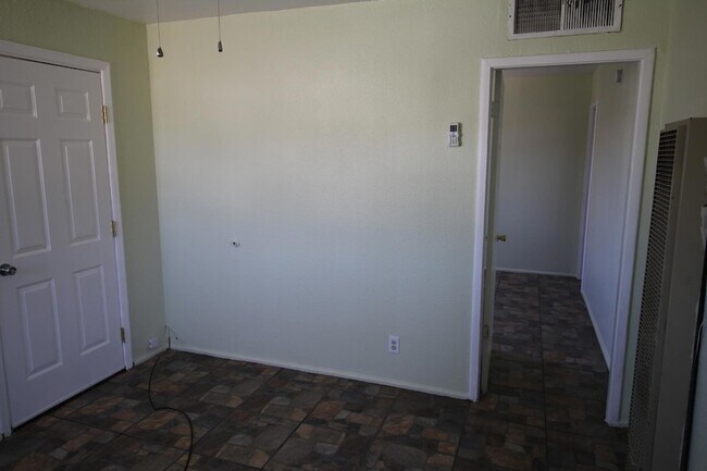 Building Photo - 3900 Flory Ave