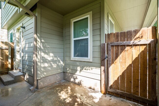 Building Photo - 8703 Schick Rd