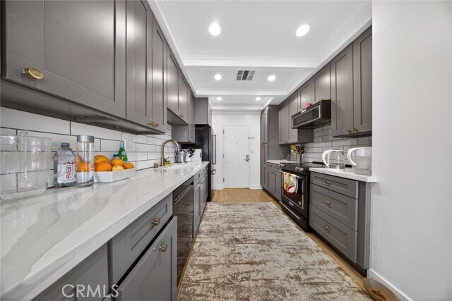 Building Photo - 7250 Franklin Ave